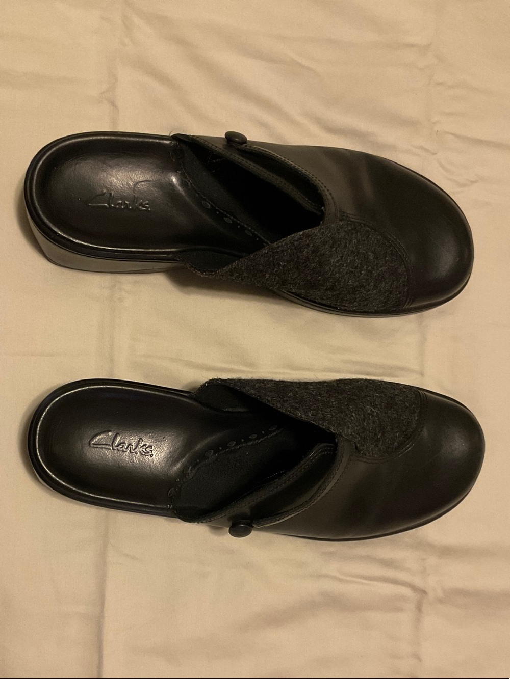 Clarks Kids Black Slip-On Clogs with Felt Accent